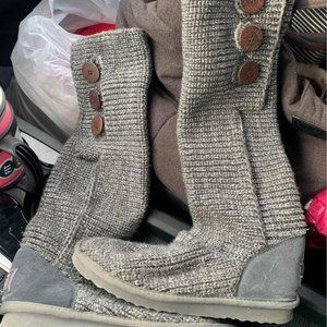 Womens Cardy sweater UGG boots size 9
